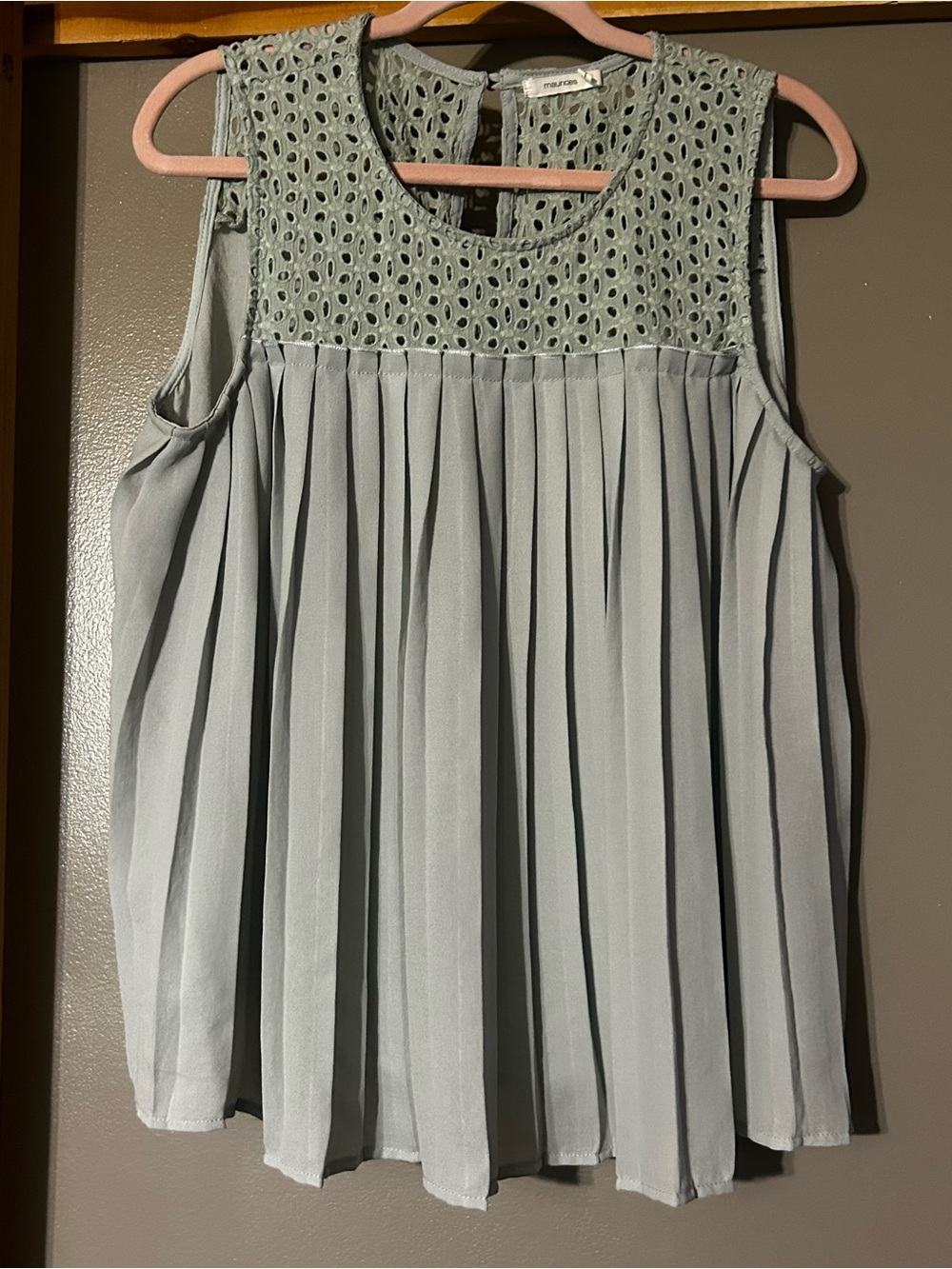 Maurices Sage Green Eyelet Lace Pleated Sleeveless Blouse Tank Size Large